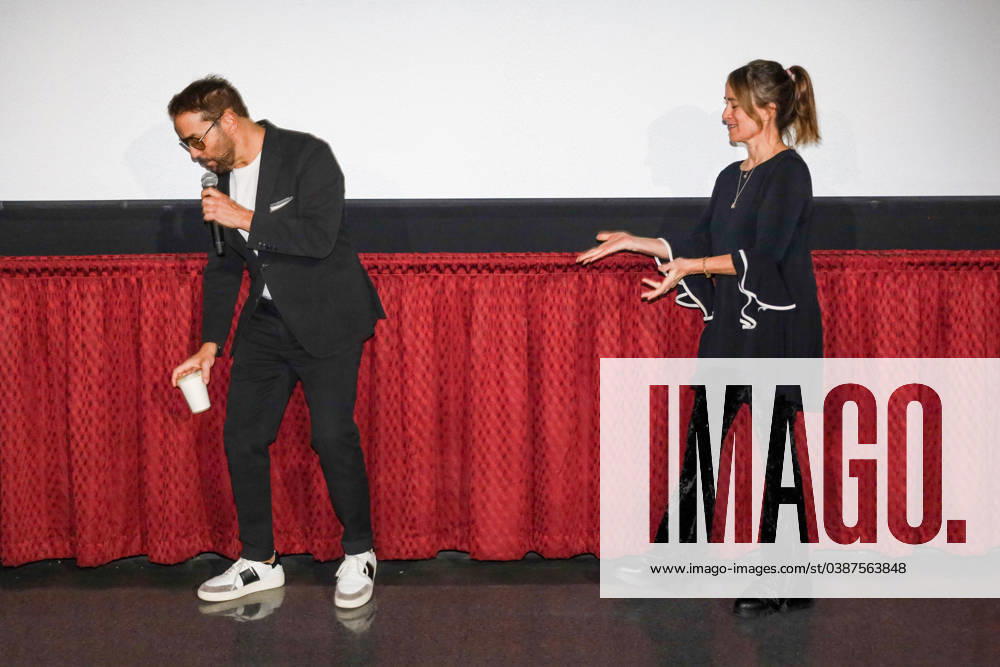 Palm Springs, California, U.S.A: Audience members wildly applaud Actor Jeremy Piven and his sister, Director Shira Piven, after the premier of their outstanding film, â€oeThe Performanceâ€Â, at the Regal Cinema on January 12, 2024, at the Palm Springs International Film Festival. Palm Springs U.S.A - ZUMAk144 20240112_znp_k144_009