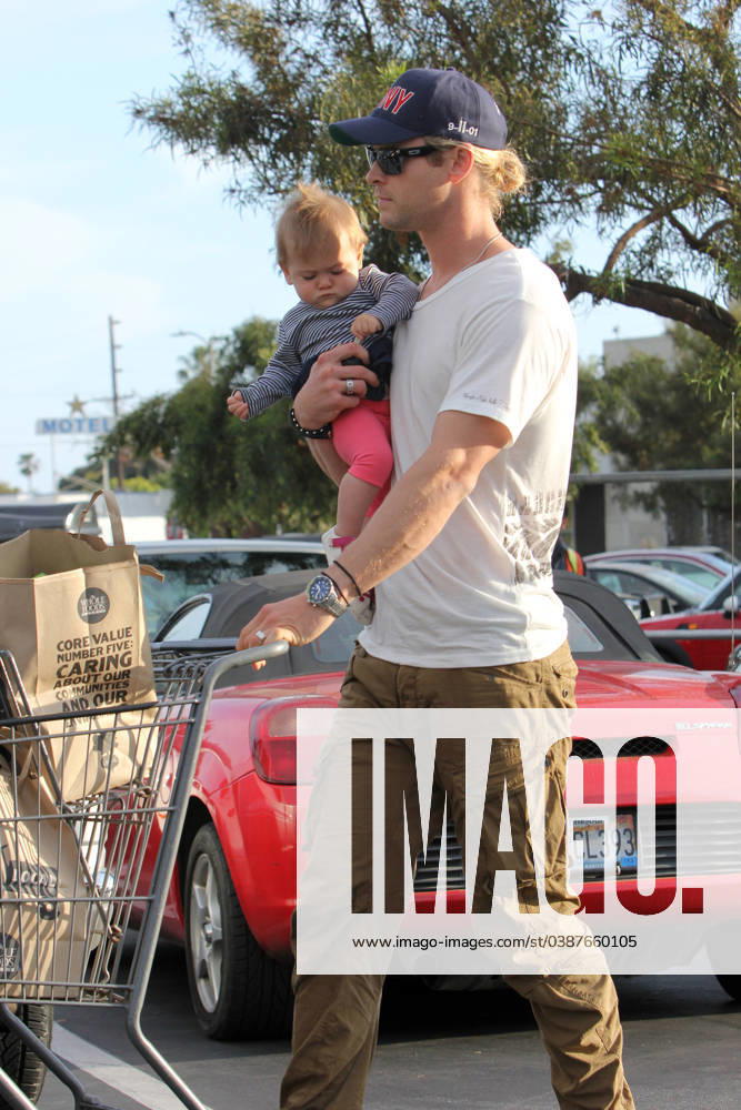 Actor Chris Hemsworth takes his adorable daughter India Rose for some grocery shopping in Los Angeles 93743, LOS ANGELES, CALIFORNIA - Friday April 05, 2013. Actor Chris Hemsworth takes his adorable daughter India Rose for some grocery shopping at the Whole Foods in Los Angeles. , Credit:PacificCoastNews.com Avalon USA, Los Angeles