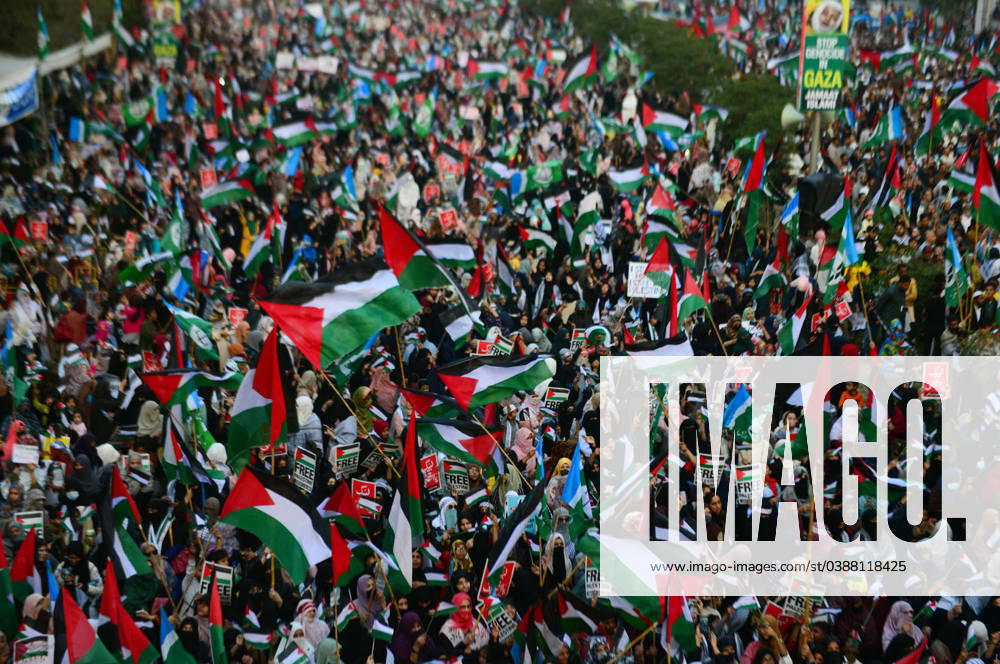 KARACHI, PAKISTAN, JAN 14: Leaders and supporters of Jamat-e-Islami (JI) are holding protest rally against Israeli cruel and inhumane acts and express unity with the innocent people of Palestine, held at Shahrah-e-Faisal road in Karachi on Sunday, January 14, 2024. (S.Imran Ali PPI Images).