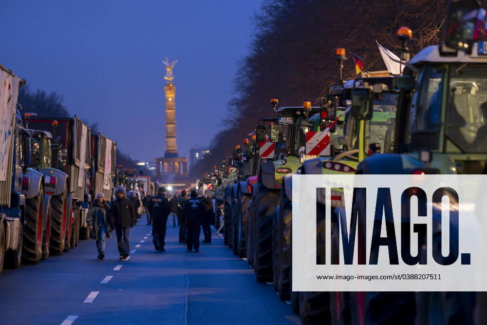Germany, Berlin, 14 01 2024, protest by farmers, Straße des 17 Juni, nationwide protest week against policies of the traffic light government and cuts for farms, police, Victory Column, Rolf Zoellner farmers demonstration