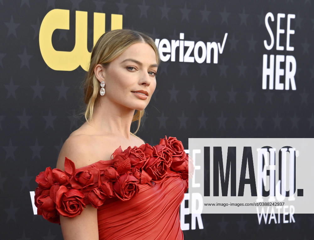 Bilder des Jahres 2024, Entertainment 01 Januar Entertainment Themen der Woche KW02 Margot Robbie attends the 29th annual Critics Choice Awards at the Barker Hanger in Santa Monica, California on Sunday, January 14, 2024. LAP20240114007 JIMxRUYMEN