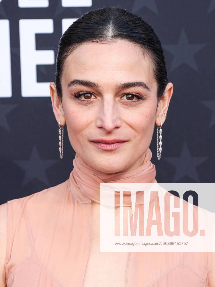 29th Annual Critics Choice Awards Arrivals - LA Jenny Slate arrives at the 29th Annual Critics Choice Awards held at The Barker Hangar on January 14, 2024 in Santa Monica, Los Angeles, CA, USA. Photo by Xavier Collin Image Press Agency ABACAPRESS.COM) Los Angeles CA United States