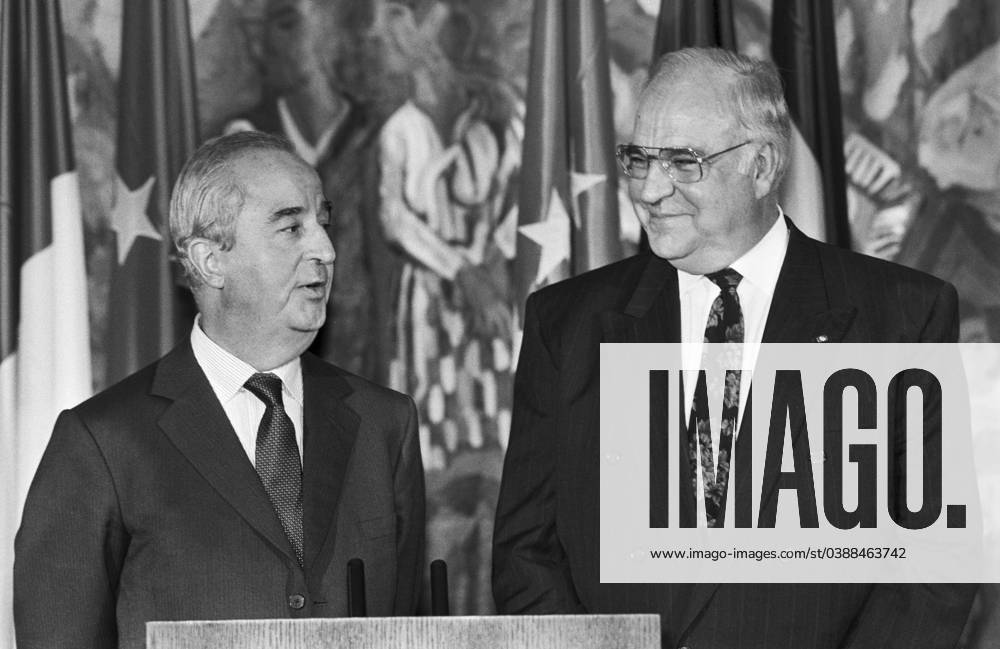 Germany, Bonn, 26 08 1993 Archive 42 21 30 Working visit by French Prime Minister Balladur Photo Edouard Balladur and Chancellor Helmut Kohl Working visit by French Prime Minister Balladur