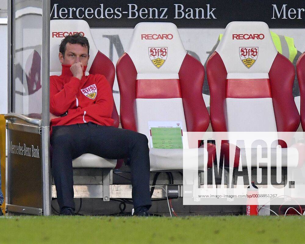 Football 1 Bundesliga 2018 2019 22 Matchday VfB Stuttgart RB Leipzig at Daimler Stadion Stuttgart Coach Markus Weinzierl li Stuttgart frustrated sunk down on his bench DFL and DFB regulations prohibit any use of photographs as image sequences and or quasi video