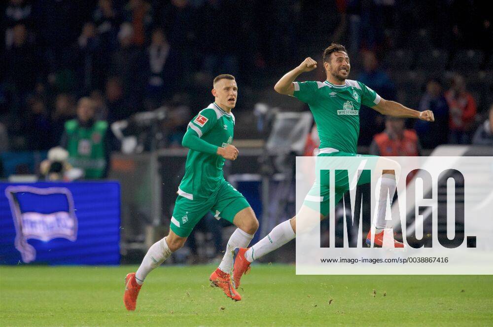 Soccer DFL 1 Bundesliga Berlin 16 02 2019 Olympiastadion Berlin Season 2018 2019 Hertha BSC geg SV Werder Bremen 1 1 MINUTE 90 6 Free kick Werder Bremen Goal to 1 1 Compensation Goal scorers Claudio PIZARRO 4 Werder Jubilation Goal celebration with Maximilian EGGESTEIN 35 Werder Photo Eberhard Thonfeld camera 4 In accordance with the DFLs regulations, it is prohibited to use or have used photographs taken in the stadium and or by the match in the form of sequence images in or video-like photo series DFL regulations prohibit any use of photographs as image sequences and or quasi video