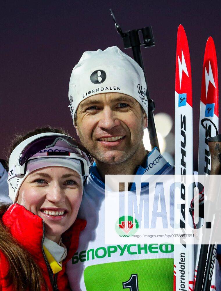 Darya Domracheva of Belarus (L) and Norway s Ole Einar Bjorndalen at the Legends Race biathlon festival at the Raubichi Olympic Centre in Ostroshitsky Gorodok, Minsk Region. Natalia Fedosenko TASS TS0A1790
