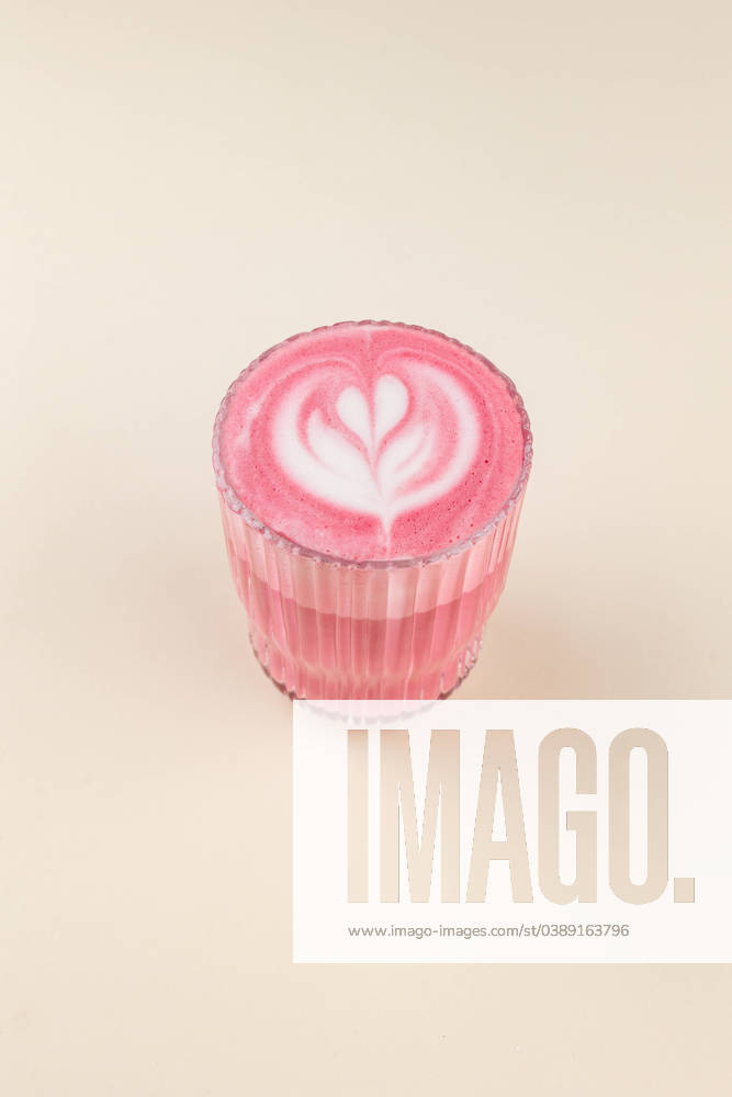 Pink matcha latte on a cup on a light background R_KUAL240116-1323813-01