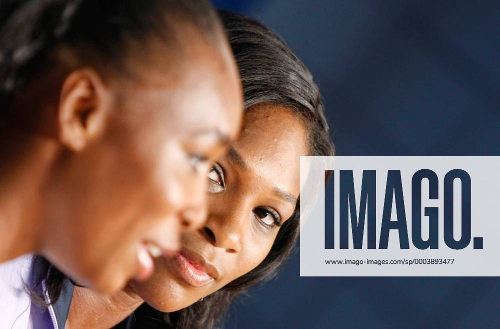 Serena (re.) und Venus Williams (beide USA) - Pressekonferenz zu den US Open 2008 - Tennis Damen US Open 2008, Grand Slam, WTA Tour, Pressekonferenz, Pressetermin Gruppe Flushing Meadow New York, NY, N.Y.