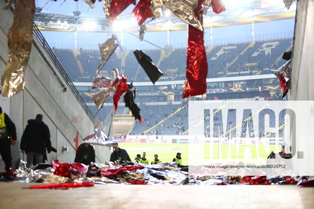 Fans of Eintracht Frankfurt build the Choreo ab Eintracht Frankfurt vs. Schachtjor Donetsk Fussball Europa League 21 02 2019 Eintracht Frankfurt vs. Schachtjor Donetsk Fussball Europa League 21 02 2019 Frankfurt before the match against Donetsk