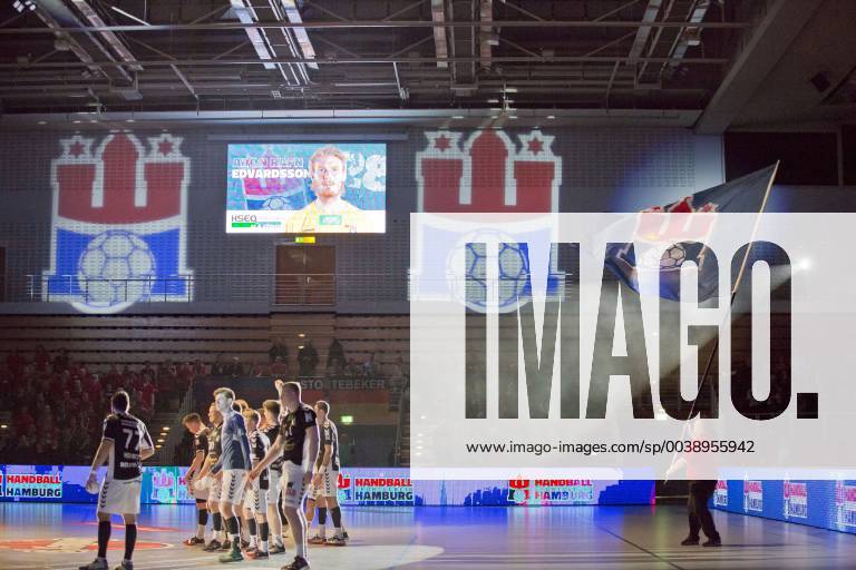 Handball 2 Handball Bundesliga 2018 2019 Handball Sportverein Hamburg vs. HC Rhein Vikings Team of the Handball Sportverein Hamburg before the game Goalkeeper Aron Edvardsson Handball Sportverein Hamburg on the big Screen Sporthalle Hamburg Hamburg Hamburg