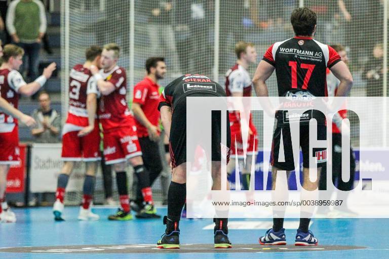 V l Lukasz Gierak Luebbecke 10 and Luka Rakovic Luebbecke 17 are standing disappointed on the field after the game while in the background the Essen players cheer at the game TUSEM Essen vs TuS N Luebbecke Handball 2 Bundesliga 22 02 2019 TUSEM Essen vs TuS N Luebbecke Handball 2 Bundesliga 22 02 2019 Essen
