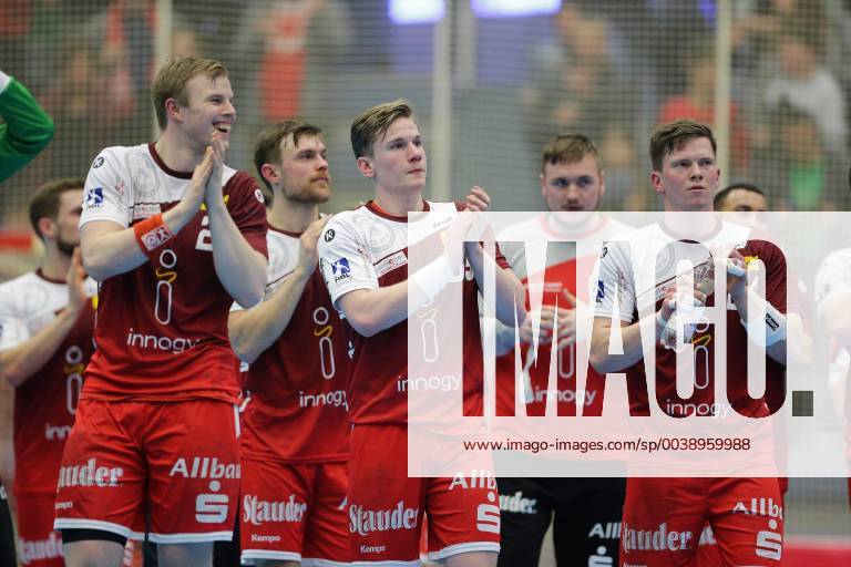 V l Lucas Firnhaber Essen 26 Luca Witzke Essen 7 Niklas Ingenpass Essen 55 Moritz Mangold Essen 87 and Carsten Ridder Essen 24 applaud the fans of TUSEM Essen applause at the game TUSEM Essen vs TuS N Luebbecke Handball 2 Bundesliga 22 02 2019 TUSEM Essen vs TuS N Luebbecke Handball 2 Bundesliga 22 02 2019 Essen