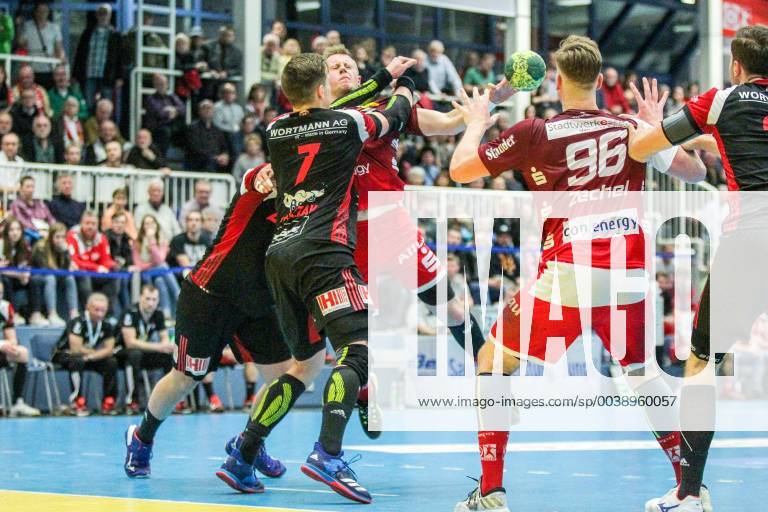 Luca Witzke Essen 7 is blocked by Moritz Schade Luebbecke 25 and Patryk Walczak Luebbecke 7 on the right Tim Zechel Essen 96 tries to catch the free ball in the game TUSEM Essen vs. TuS N Luebbecke Handball 2 Bundesliga 22 02 2019 TUSEM Essen vs. TuS N Luebbecke Handball 2 Bundesliga 22 02 2019 Essen