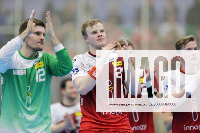 V l Sebastian Bliss Essen 12 Lucas Firnhaber Essen 26 and Niklas Ingenpass Essen 55 applaud the fans of TUSEM Essen applause at the game TUSEM Essen vs TuS N Luebbecke Handball 2 Bundesliga 22 02 2019 TUSEM Essen vs TuS N Luebbecke Handball 2 Bundesliga 22 02 2019 Essen