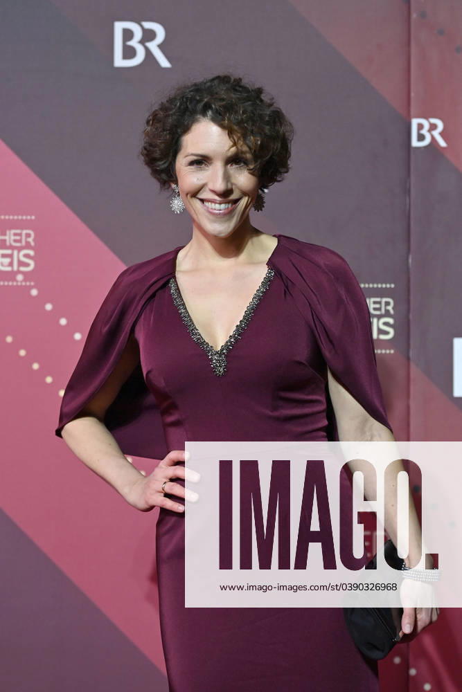 Eva Maria Reichert actress , single picture,cropped single motif,half figure,half figure red carpet,red carpet,Bavarian Film Award 2023 on 19 09 2024 at the Prinzregententheater in Munich