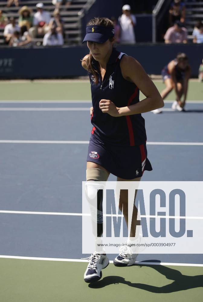 Ballmädchen Kelly Bruno trotz Beinprothese bei den US Open 2008 Tennis Damen US Open 2008, Grand Slam, WTA Tour Einzelbild Flushing Meadows New York, NY, N Y