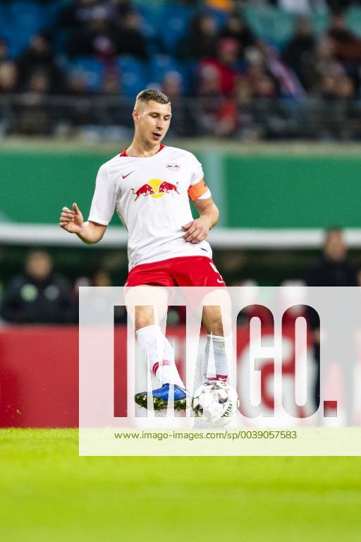 Soccer DFB Cup Men Season 2018 2019 RB Leipzig and VfL Wolfsburg Willi Orban 4 RB Leipzig during the match in the round of 16 of the DFB Cup 2018 2019 between RB Leipzig and VfL Wolfsburg in the Red Bull Arena on 6 February 2019 in Leipzig Saxony Germany