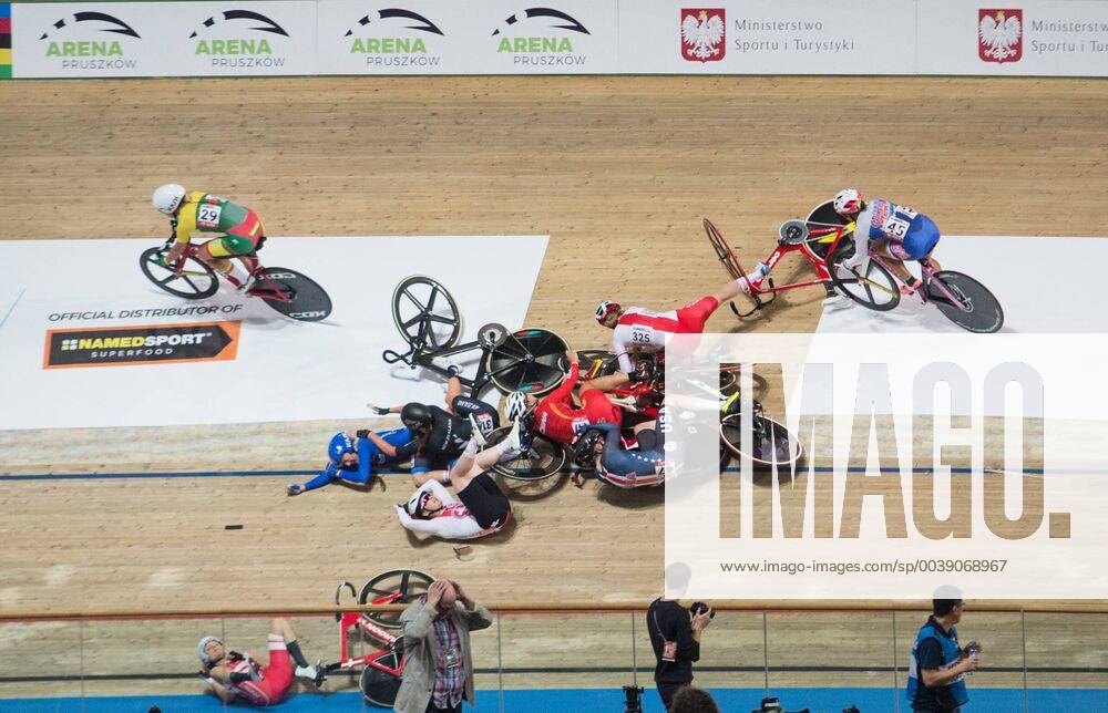 Pruszkow, Poland - Justyna Kaczkowska of Poland crash during UCI Track cycling Rad Radsport Bahnrad Bahn World Championships in Pruszkow, Poland on 27 February 2019. UCI Track Cycling World Championships - Day One - ZUMAn230 20190227_zaa_n230_1442