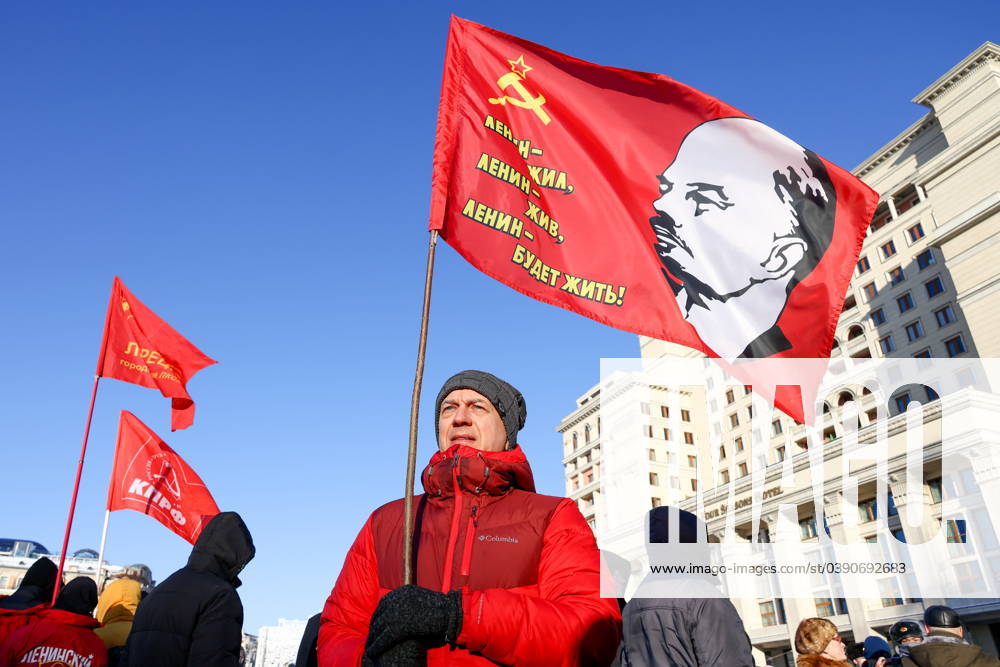 RUSSIA, MOSCOW - JANUARY 21, 2024: A Russian Communist Party member marches to lay flowers at Lenin s Mausoleum to mark the 100th death anniversary of Russian revolutionary Vladimir Lenin. Artyom Geodakyan TASS 66607100
