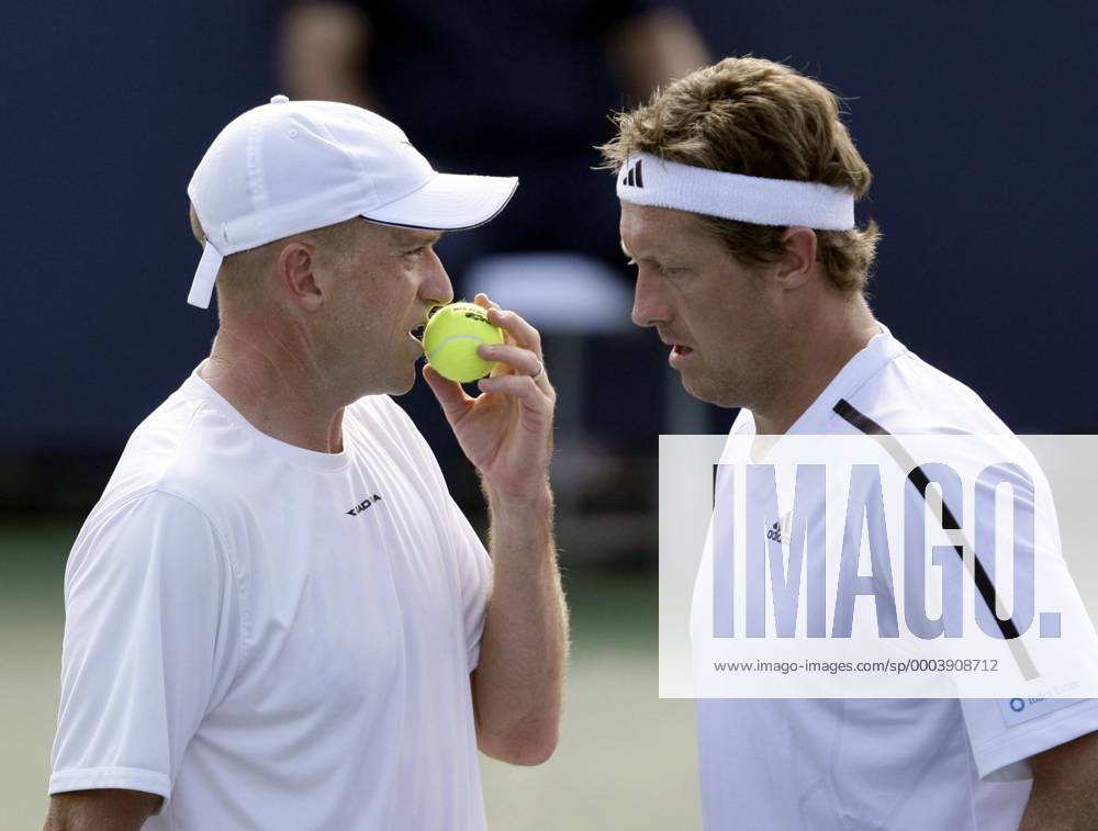 Kevin Ullyett (Zimbabwe, li.) und Jonas Björkman (Schweden) Tennis Herren US Open 2008, Grand Slam, ATP Tour Gruppe Flushing Meadow New York, NY N Y