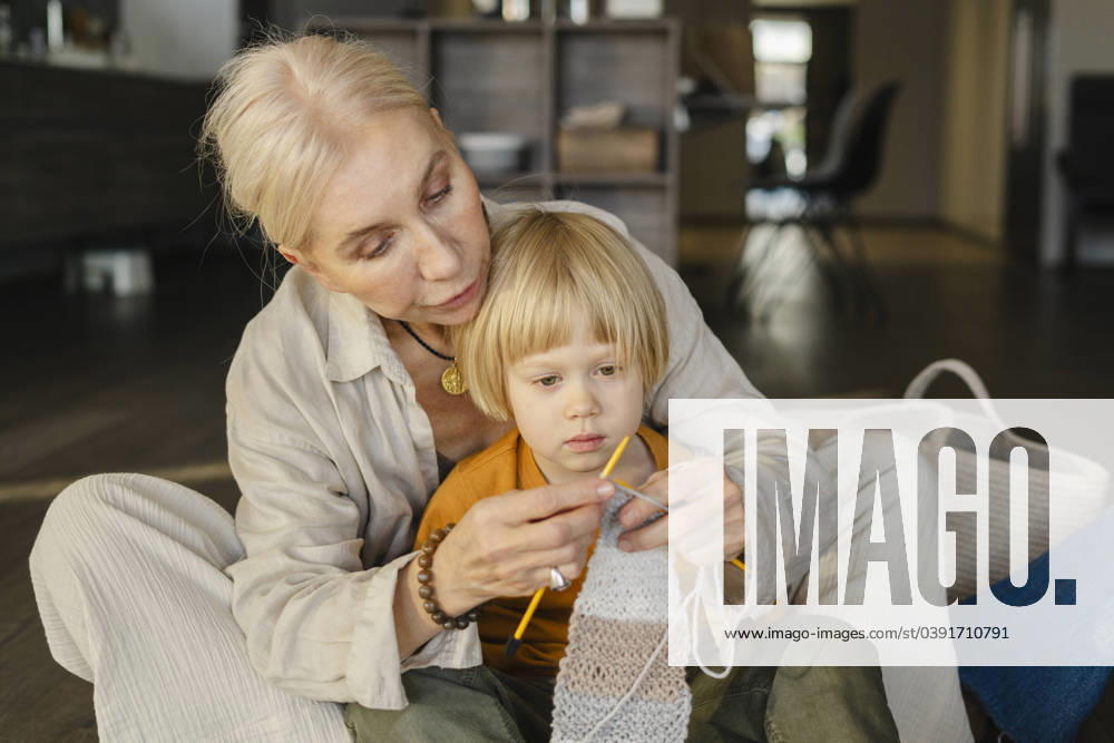 Mature woman teaching grandson to knit at home model released, Symbolfoto property released, SEAF02069