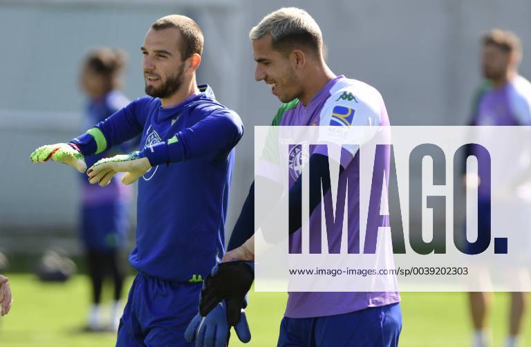 Entrenamiento del Betis. En la imagen, Pau Lopez . Betis training session. In this picture, Pau Lopez.