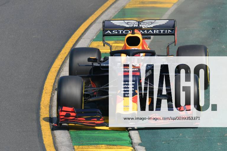 Max Verstappen (NLD) 33 from the Aston Martin Red Bull Racing team rounds turn 2 during practice session three at the 2019 Australian Formula One Grand Prix at Albert Park, Melbourne, Australia. Cal Media Formula One 2019: Australia - Qualifying Day - ZUMAc04_ 20190316_zaf_c04_030
