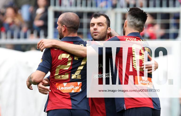IPP20190317 Football - soccer: Serie A, CFC Genua 1893 - Juventus Turin, pandev goran abbracciato da stefano sturaro e Ervin zukanovic (Verwendung nur in Deutschland - GERMANY ONLY) *** IPP20190317 Football soccer Serie A CFC Genoa 1893 Juventus Turin pandev goran abbracciato da stefano sturaro e Ervin zukanovic Use only in Germany GERMANY ONLY