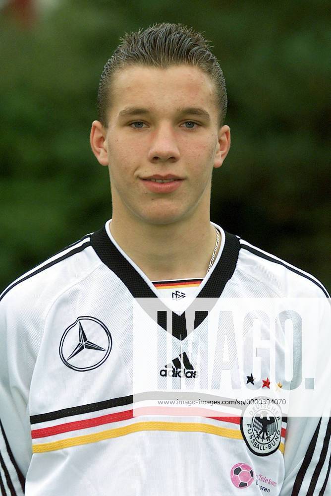 Lukas Podolski (Deutschland) Fußball Herren U17-Junioren, U 17 Nationalmannschaft, Nationalteam, Nachwuchs, Nationaltrikot, Nachwuchsteam, Vdig Porträt 2001