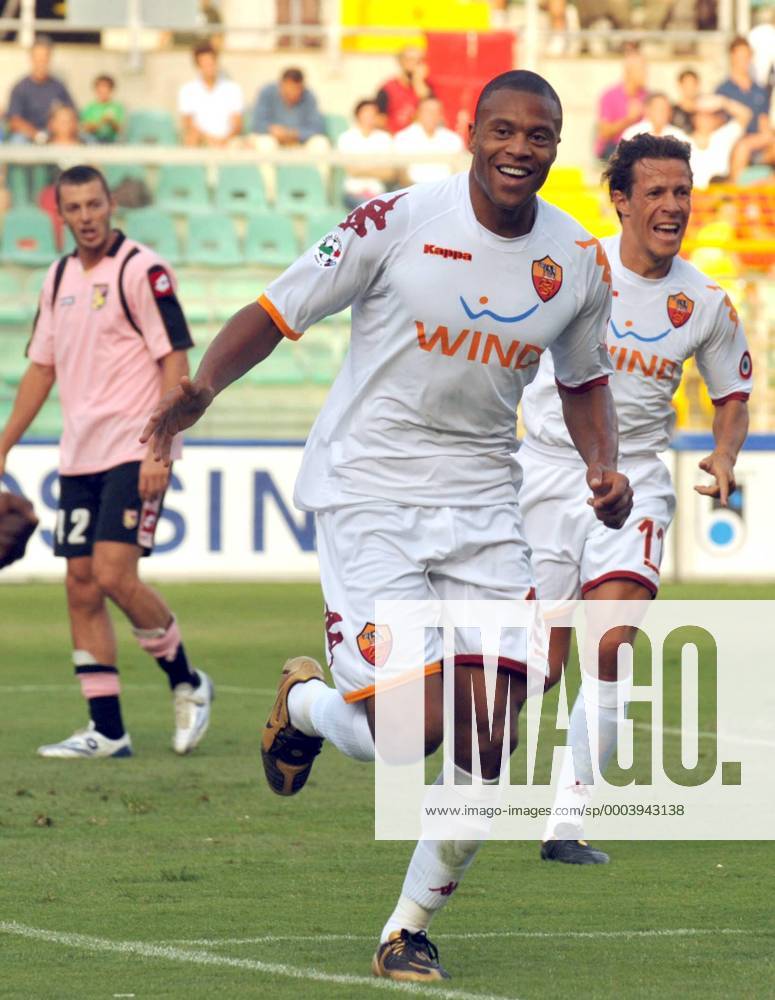 Julio Baptista (AS Rom) - Torjubel - Fußball Herren Serie A 2008 2009, 1. Italienische Liga., US Palermo - AS Rom 3:1, Roma Gruppe Palermo Freude,