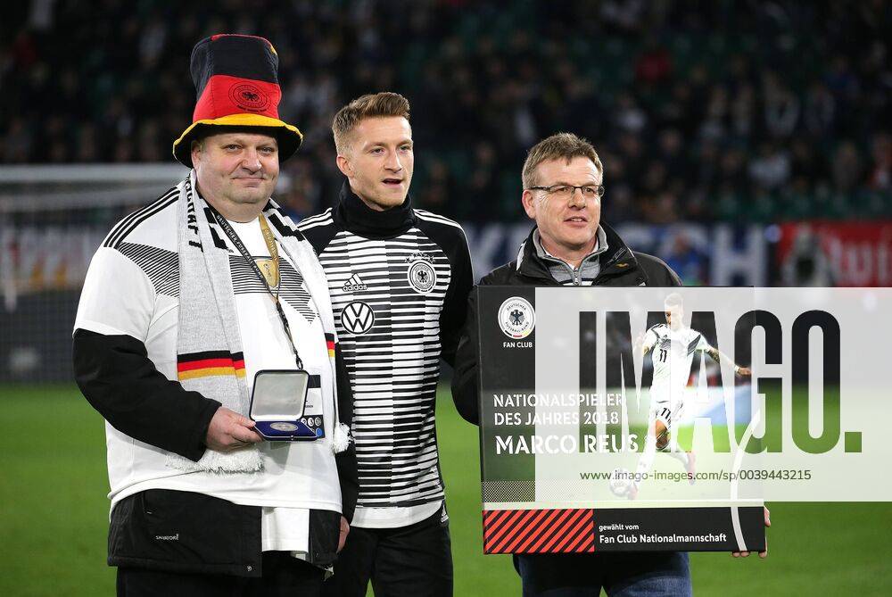 BAU 20 03 2019 Wolfsburg Football international Germany vs. Serbia Marco Reus GER Mitte will be honoured as national player of the year 2018 DFB REGULATIONS PROHIBIT ANY USE OF PHOTOGRAPHS AS IMAGE SEQUENCES AND OR QUASI VIDEO In accordance with the requirements of the DFB German Football League, it is prohibited to use or have used photographs taken in the stadium and or during the match in the form of sequence pictures and or video-like photo series
