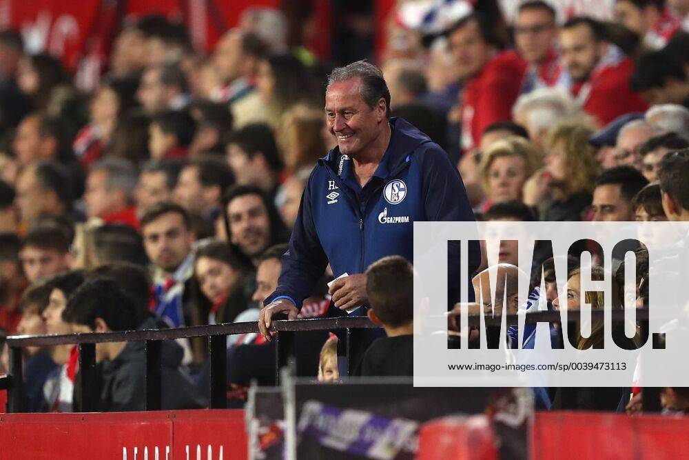 Football Season 2018 2019 Bundesliga Trofreo Antonio Puerta Test match FC Sevilla FC Schalke 04 Sevilla Spain head coach Huub Stevens FC Schalke 04 must go to the stands Sevilla Estadio Ramon Sanchez Pizjuan Spain