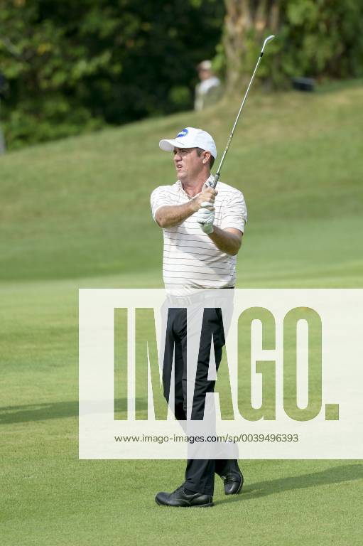 Kuala Lumpur, Malaysia - Scott Hend of Australia hits his tee-shot on the 2nd hole on Day Four of the Maybank Championship at Saujana Golf and Country Club on March 24, 2019 in Kuala Lumpur, Malaysia. Maybank Championship 2019 - Day Four In Kuala Lumpur - ZUMAn230 20190324_zaa_n230_088