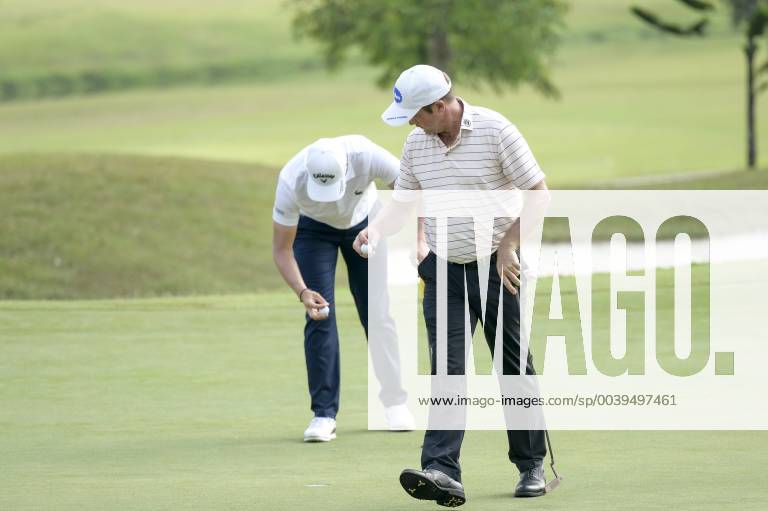 Kuala Lumpur, Malaysia - Scott Hend (R) of Australia , Nacho Elvira (L) of Spain in action on the 1st hole on Day Four of the Maybank Championship at Saujana Golf and Country Club on March 24, 2019 in Kuala Lumpur, Malaysia. Maybank Championship 2019 - Day Four In Kuala Lumpur - ZUMAn230 20190324_zaa_n230_086