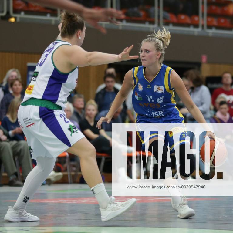 Göttingen Sporthalle Felix Klein Gymnasium 21 10 18 Basketball DBBL Season 2018 19 5 Matchday Flippo Baskets BG 74 Göttingen v Eintracht Braunschweig Picture 11 Nina Rosemeyer Eintracht Braunschweig right with ball 23 Klaudia Grudzien Flippo Baskets BG 74 left xsmmpJPGx