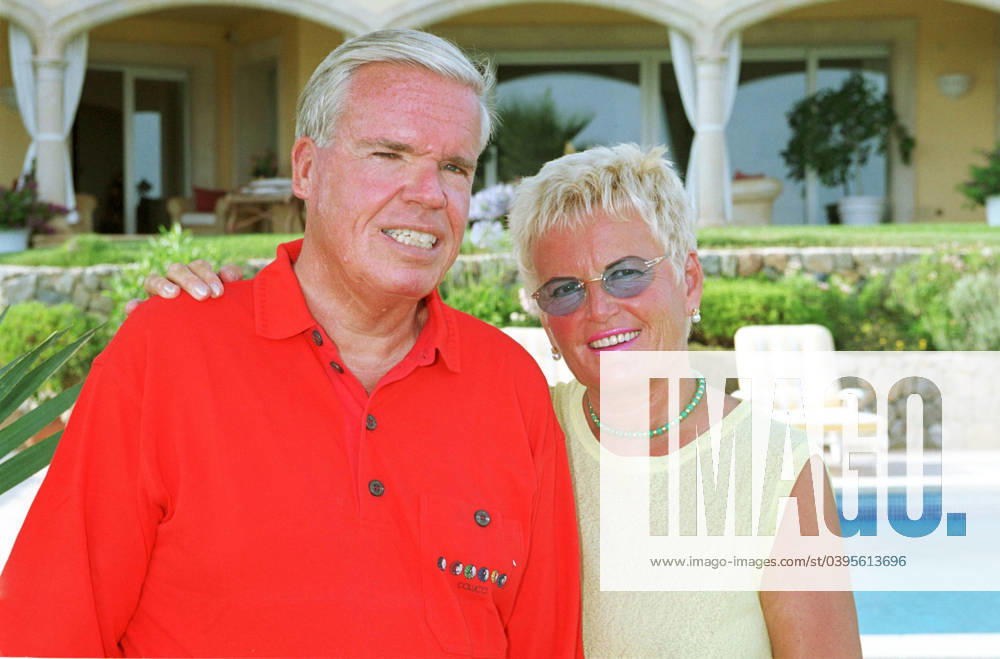 Manager at Mallorca Klaus Michael Kuehne Photo shoot Homestory with the Germans Entrepreneur Klaus Michael Kuehne and Woman before his House at Majorca, Spain 2003 , Port D Andraitx Mallorca Spain