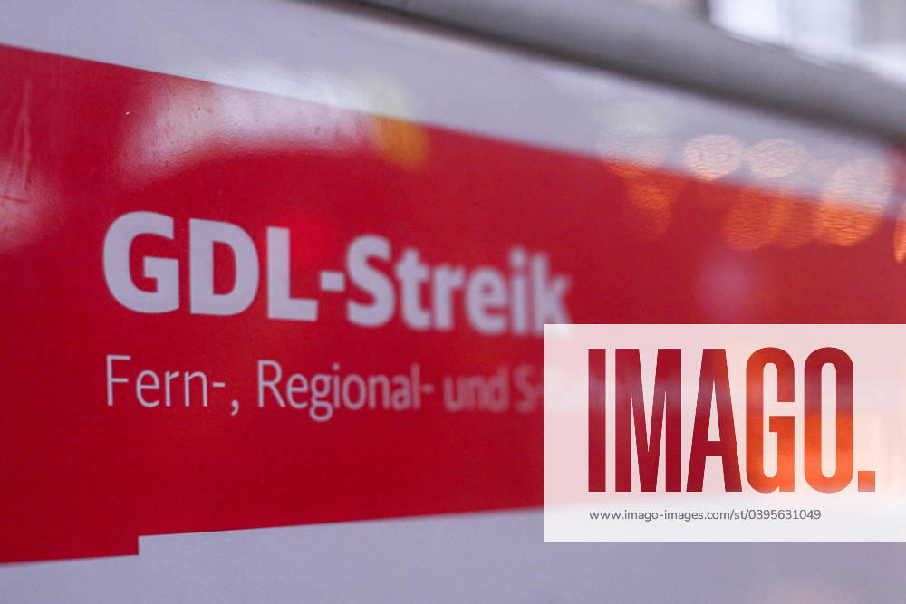 Bielefeld, Hauptbahnhof, The train drivers union GDL Gewerkschaft Deutscher Lokomotivfuehrer has called for another multi-day strike in German rail traffic Bielefeld Hauptbahnhof Bielefeld Nordrhein Westfalen Germany xRHR PHOTO TKx RHR-FOTO TK