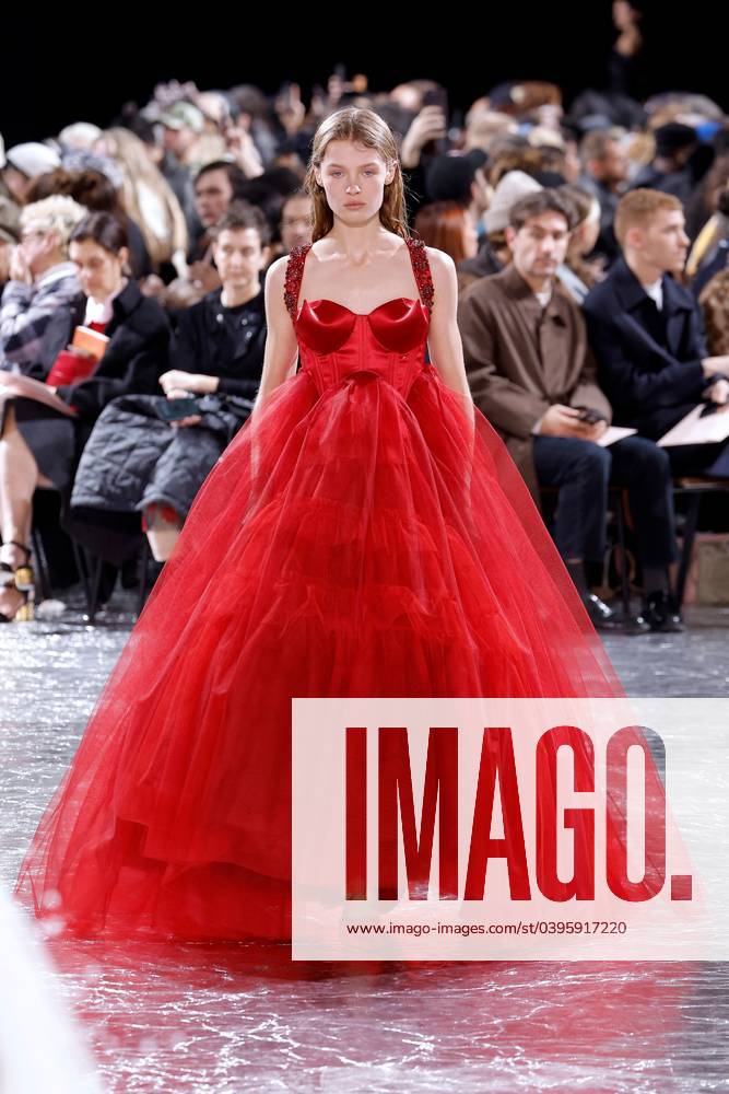 Bilder des Jahres 2024, Entertainment 01 Januar Entertainment Themen der Woche KW04 (240124) -- PARIS, Jan. 24, 2024 -- A model presents a creation of Jean Paul Gaultier s Spring Summer 2024 Haute Couture collections during Paris Fashion Week in Paris, France, on Jan. 24, 2024. ( Handout via Xinhua) FRANCE-PARIS-FASHION WEEK-JEAN PAUL GAULTIER MeetEurope