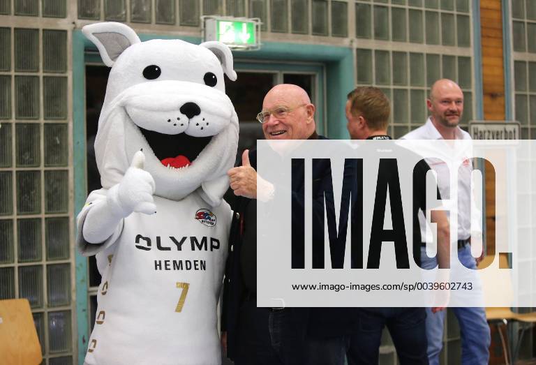 BAU 30 03 2019 Bietigheim Handball SG BBM Bietigheim vs. Buxtehuder SV v l Mascot Lotte BBM and Eberhard Bezner Co-Employee of Olymp Bezner KG