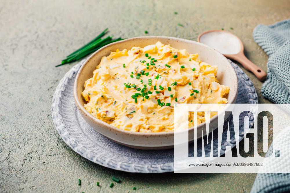 Egg spread with cream cheese Egg spread with cream cheese, egg and chives