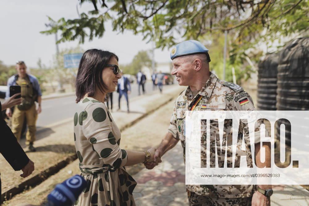 L R Annalena Baerbock Buendnis 90 Die Gruenen , Federal Foreign Minister, and Colonel Hans Peter Dorfmueller, Deputy Head of the Military Observation Mission, photographed during a joint meeting with members of the German Armed Forces of the UNMISS mission in Juba, 26 01 2024 Baerbock visits Kenya and S