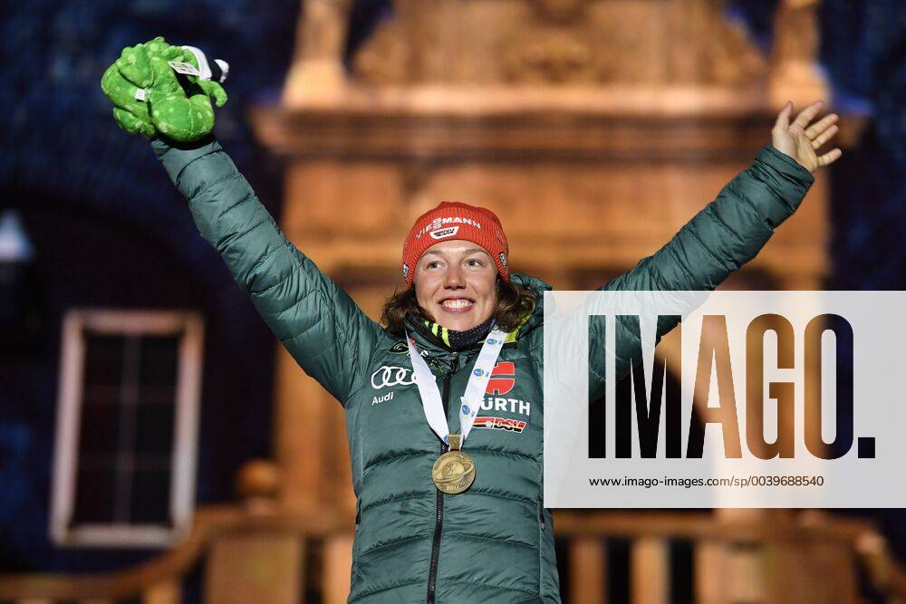 Third placed Laura Dahlmeier of Germany poses on the podium during the medal ceremony after the women s 7 5 km sprint event at the IBU World Biathlon Championships in Oestersund Sweden on March 08 2019 OESTERSUND SWEDEN BIATHLON