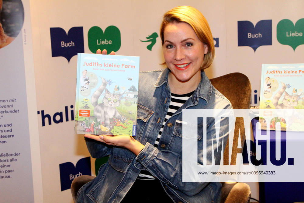 Judith Rakers at the presentation and reading of her first childrens book Judiths kleine Farm in the Hamburg bookstore Thalia on 27 01 2024 Judith Rakers presents her childrens book Judiths kleine Farm at a reading in Hamburg