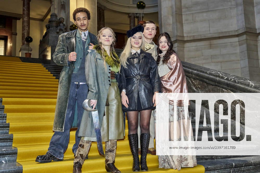 Noel Okwanga, Luna Kuse, Holly Geddert, Jonas Kaufmann and Selma Kunze during filming for the movie Hidden University A Pact Against Powerlessness at the New Town Hall in Hanover, 27 01 2024 Foto:xU.xFuturexImagex hidden_4130