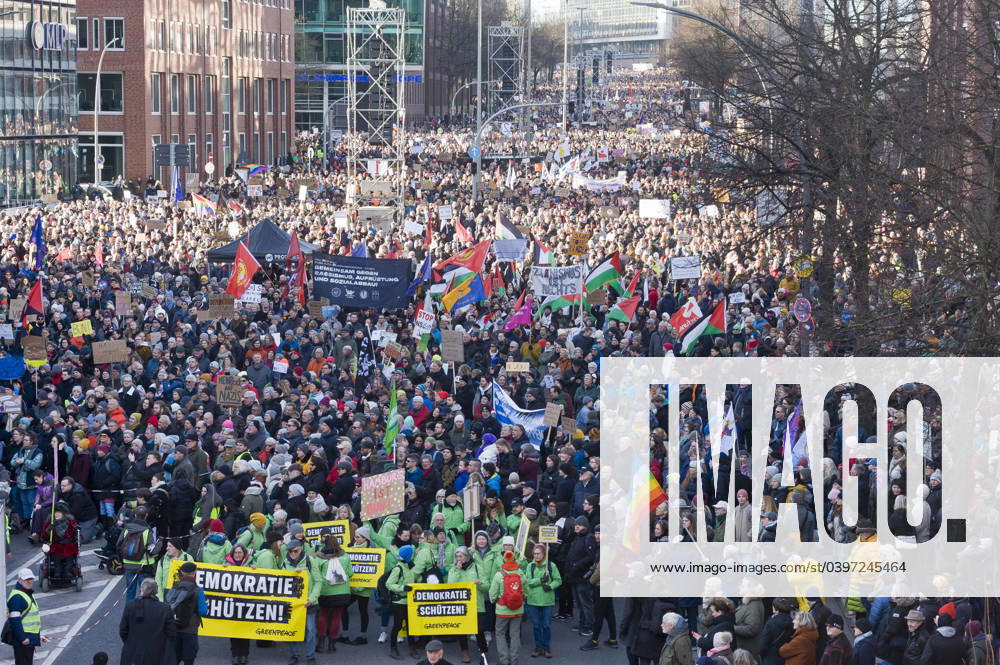 Slogan Together against the right Hamburg for democracy Demo Demonstration Protest march against right-wing extremism AfD Ludwig Erhard Straße 20240128ad528 Hamburg Hamburg Germany Germany