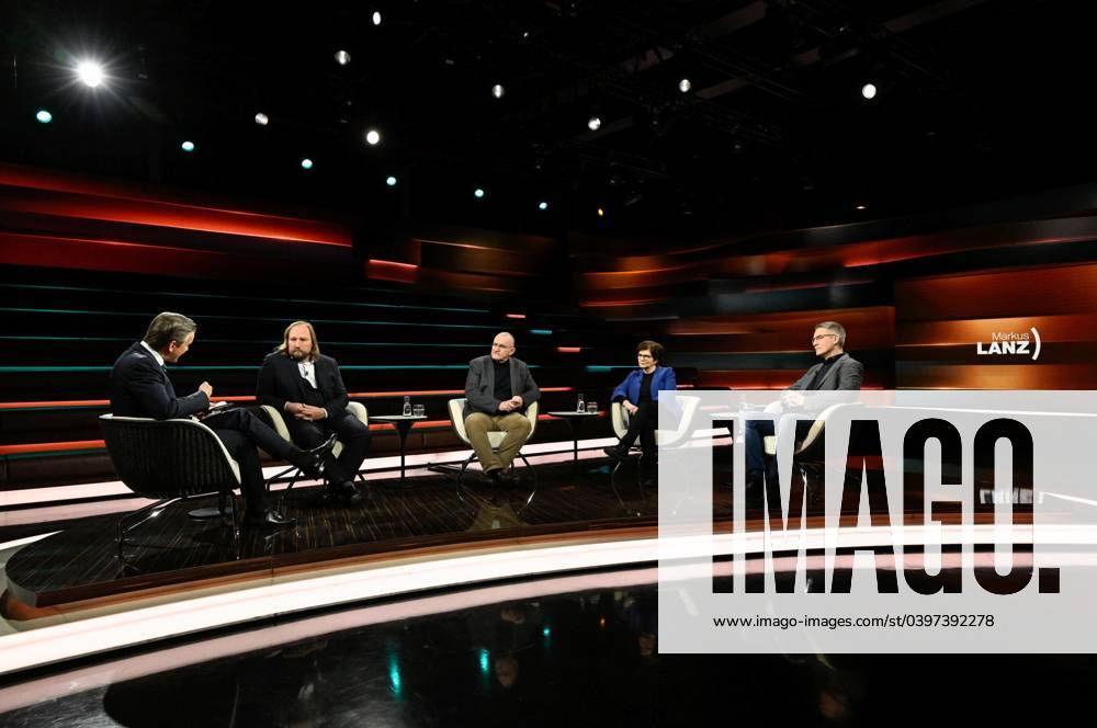 Talkrunde bei Markus Lanz , ZDF 01 24 her Markus Lanz, Anton Hofreiter, Henrik Wendorff, Ursula Weidenfeld und Sebastian Lakner (v. li.) am 9. Januar 2024 in Markus Lanz , ZDF TV Fernsehen Talkshow Talk Show Deutschland deutsch deutsche deutscher Mann Männer Frau Jornalistin Wirtschaftsjournalistin Wirtschaft Journalismus Wirtschaftsredakteurin Autorin Politiker Politik Grüne Bündnis 90 Die Grünen Grüner Grünenpolitiker Landwirt Bauer Unternehmer Landwirtschaft Biobauer Biolandwirt Bio biologischer Präsident Bauernverband Brandenburg Agrarökonom Wissenschaftler Wirtschaftswissenschaftler Wirtschaftswissenschaft Landwirtschaft Moderator Moderation Autor Fotografie Fotograf german female business journalist journalism politician agri