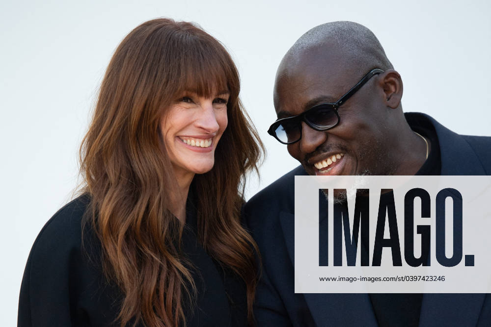 Les Sculptures Jacquemus Photocall Julia Roberts and Edward Eningful attending the Les Sculptures Jacquemus Fashion Show at Fondation Maeght, in Saint-Paul-De-Vence, France, on January 29, 2024. Photo by Aurore Marechal ABACAPRESS.COM Saint Paul de Vence France