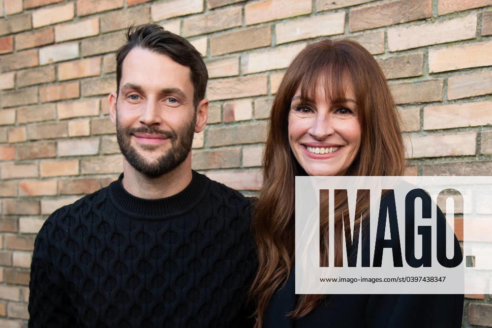 Les Sculptures Jacquemus Greetings Julia Roberts and Simon Porte Jacquemus attending the Les Sculptures Jacquemus Fashion Show at Fondation Maeght, in Saint-Paul-De-Vence, France, on January 29, 2024. Photo by Aurore Marechal ABACAPRESS.COM Saint Paul de Vence France