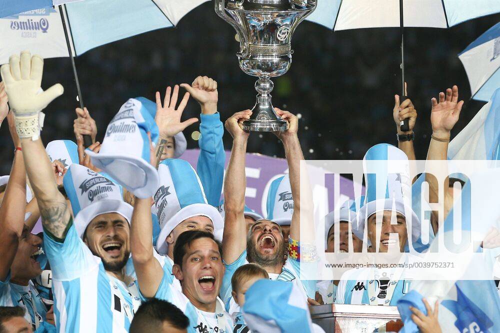 KW14 Racing Club s players jubilate the victory after a Superliga match between Racing Club and Defensa y Justicia, at the Juan Domingo Peron de Avellaneda stadium, in Buenos Aires, Argentina, 07 April 2019. Racing Club vs. Defensa y Justicia !ACHTUNG: NUR REDAKTIONELLE NUTZUNG!