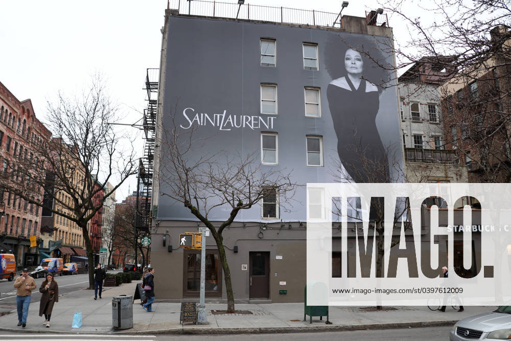 Diana Ross St Laurent Ad - NYC Singer legend Diana Ross is the new face of the Saint Laurent campaign with a big advertising billboard in Soho, New York City, NY, USA on January 29, 2024. Photo by Charles Guerin ABACAPRESS.COM New York City NY United States